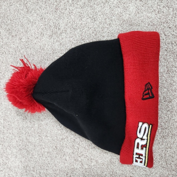 49ers New Era Red Pom Beanie - Picture 4 of 5